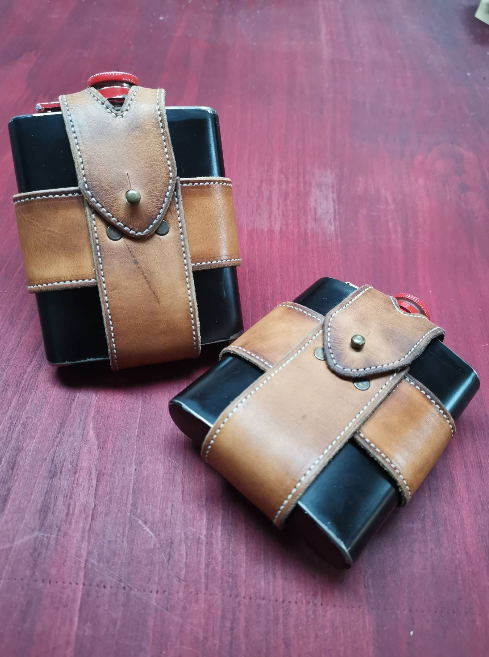 Flachmann im Holster